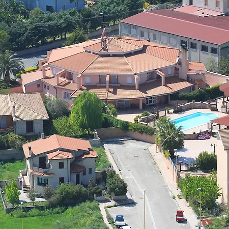 Hotell Il Cavallino Rosso 3*